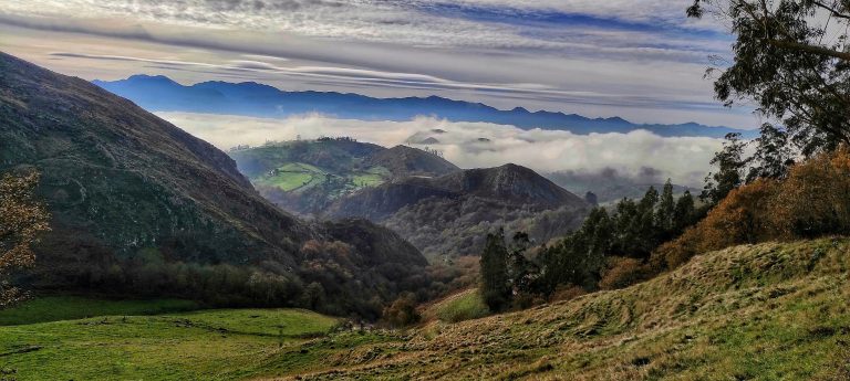 Lee más sobre el artículo Amanecer llegando a Arriondas