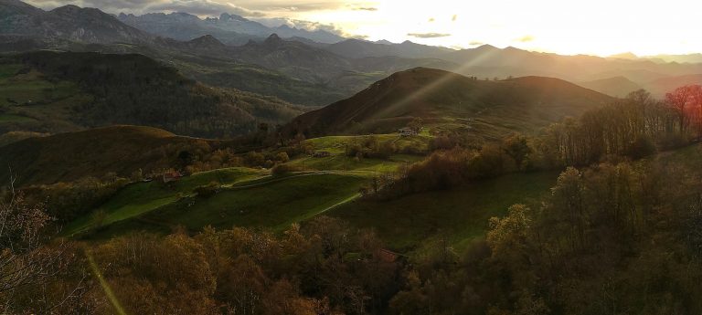 Lee más sobre el artículo Atardecer bajando del «Ibeu»