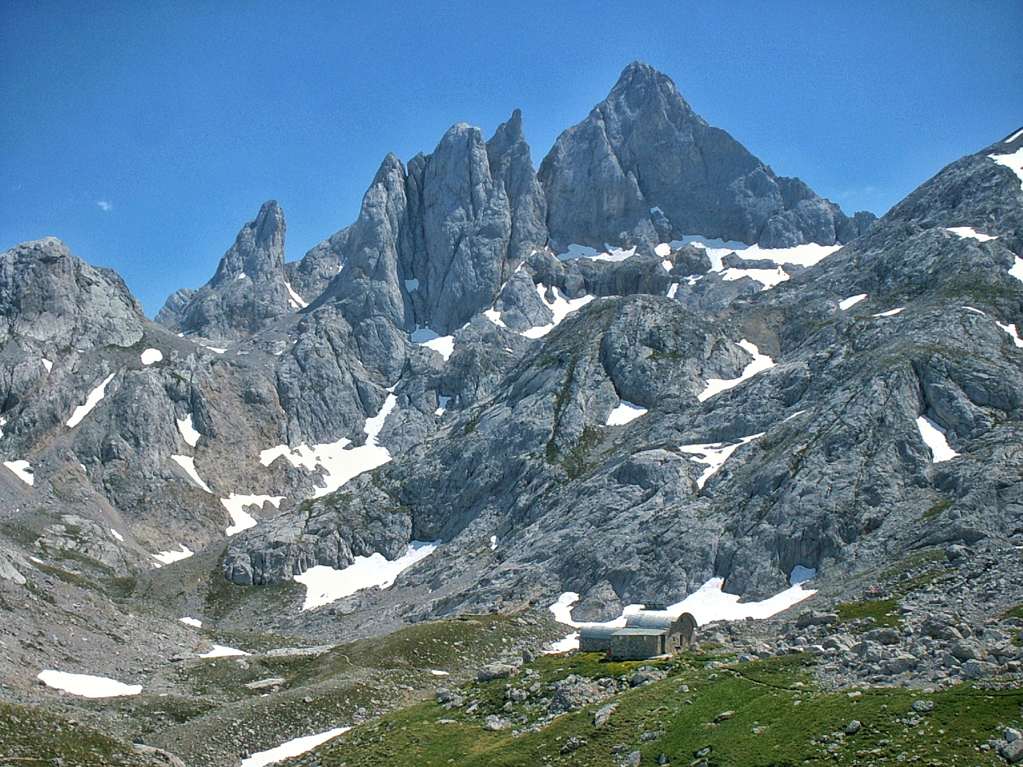 En este momento estás viendo El pico «Cabrones» desde el refugio