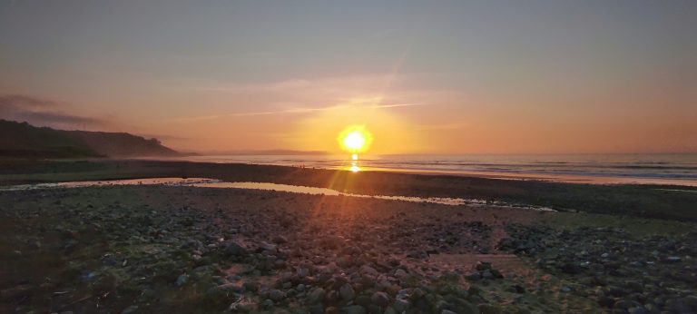 Lee más sobre el artículo Atardecer en la playa de Vega (Ribadesella)