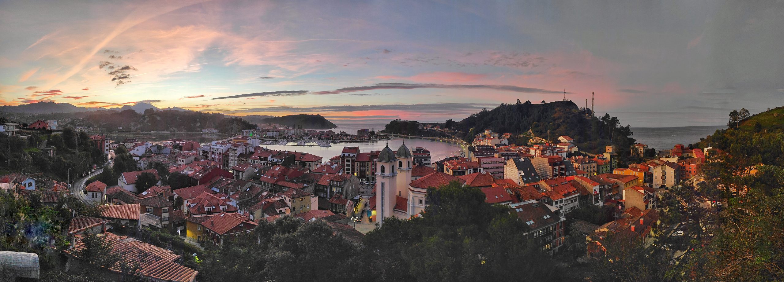 En este momento estás viendo Atardecer sobre Ribadesella