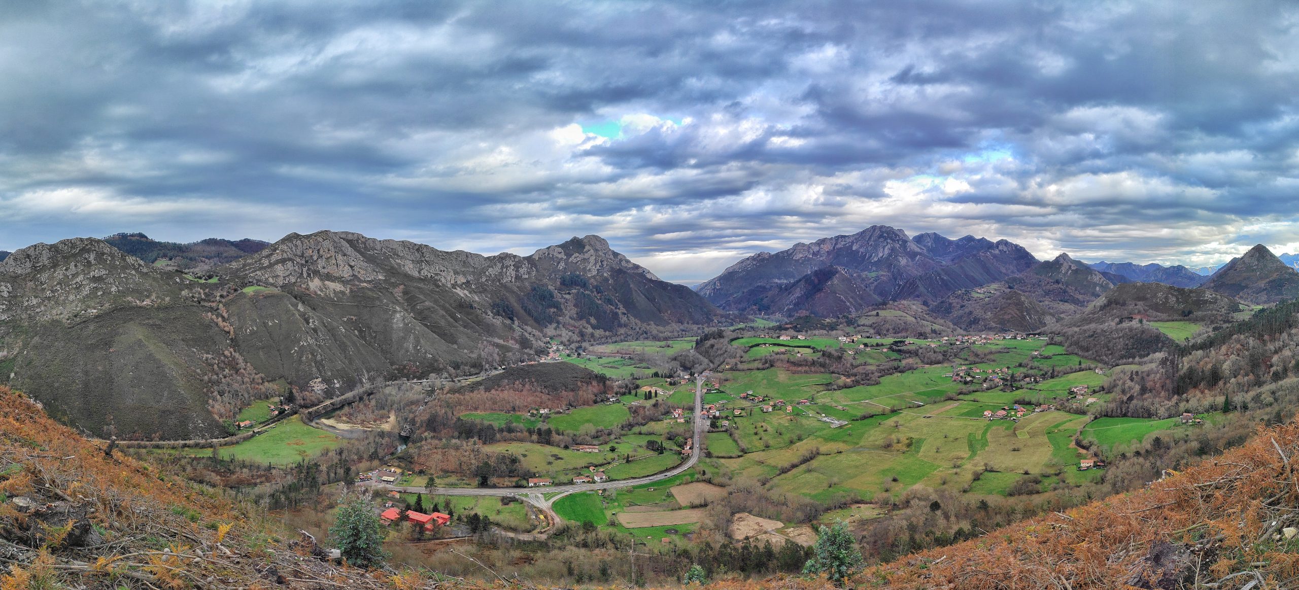 En este momento estás viendo Panorámica desde el Picu La Vieya